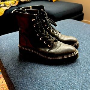 Like new Moonie Water Resistant Leather Boot